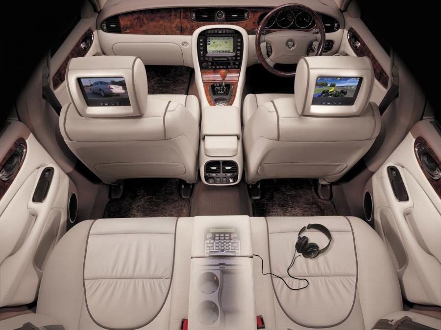  Jaguar XJR 2003 года  (фото 2 из 2)